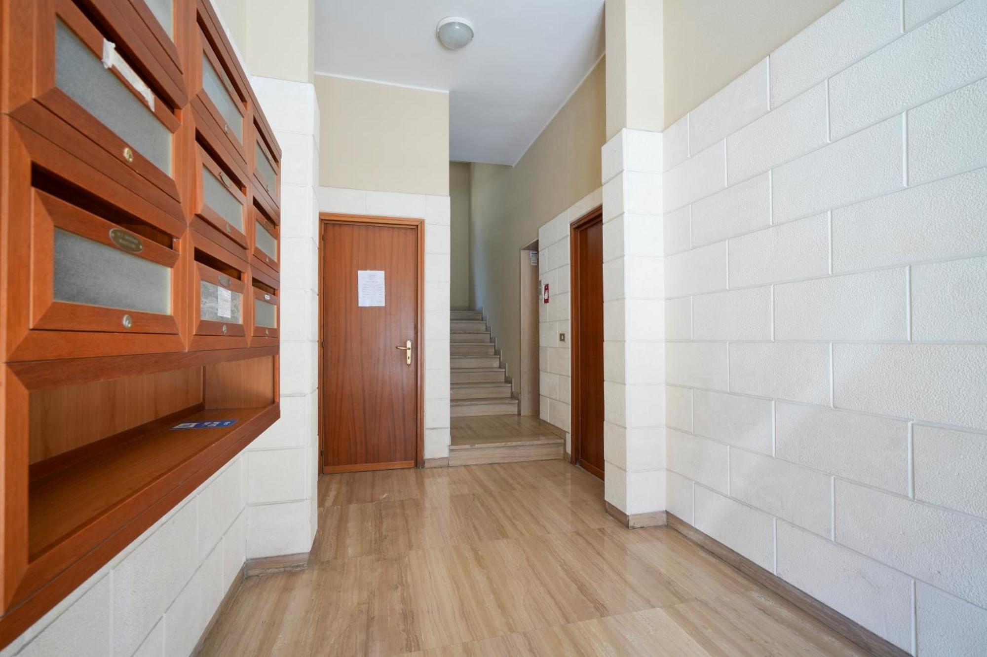 Gli Aquiloni Apartment - Steps From The Station Барі Екстер'єр фото